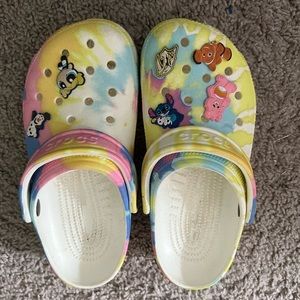Pastel tie-dye rainbow crocs womens size 6